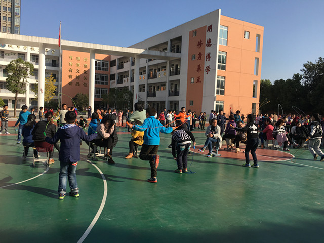 海棠花园小学举行达标运动会