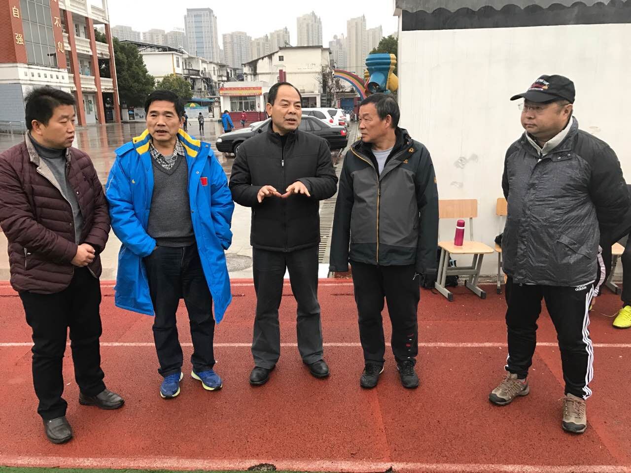 老少竞技绿茵场 足球后浪推前浪_合肥市庐阳区