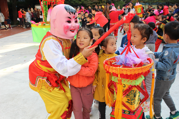 宿幼:老少同乐 玩转民俗-庆“重阳”非遗文化进校园活动