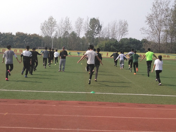 合肥十九中召开足球特长生专题家长会_庐阳教