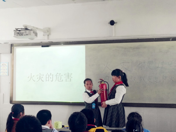安庆路第三小学开展消防安全示范课主题班会