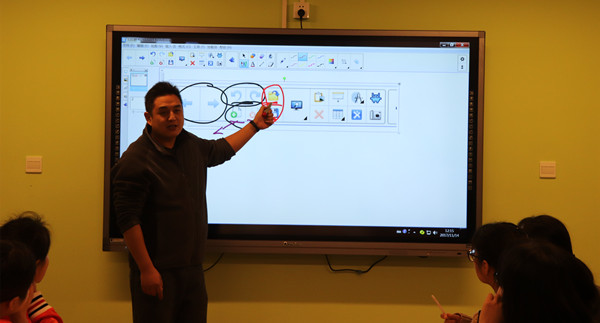 安幼城市之光分园:学用白板添乐趣 带动教学新