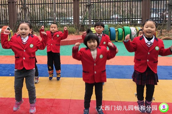 大西幼畅和:防寒教学之运动a教学我爱升旗_庐阳玩纸棍仪式反思图片
