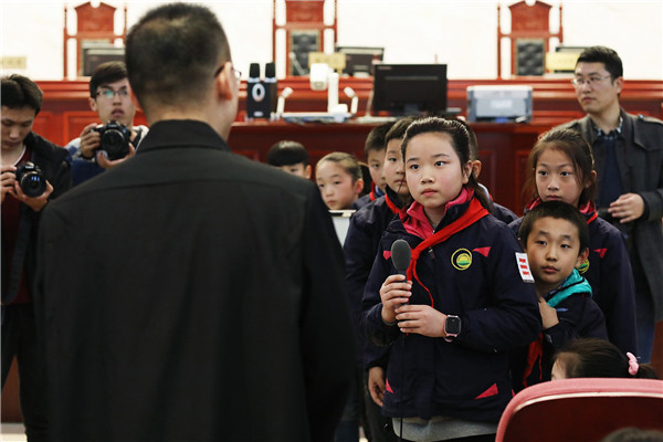 国家宪法日 长二小四二中队第二课堂开进法院