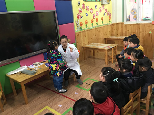 宿幼荣城幼:家长助教 医生妈妈进课堂