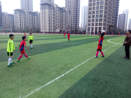 红星北环足球队分别与稻香村小学、黄山路小学