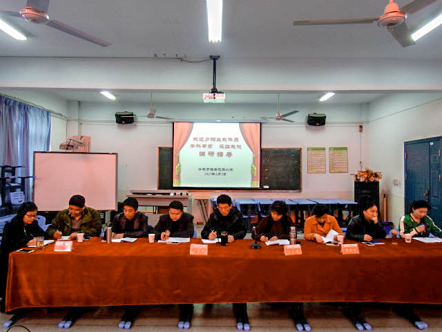 区教研员一行到海棠花园小学调研指导教学工作