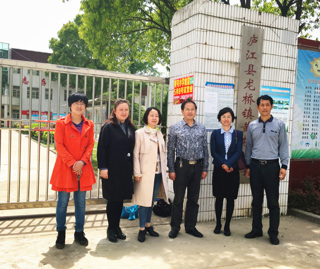 淮三小与庐江县黄屯小学结对携手共发展