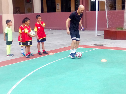 洋教练再次亲临红星路小学北环校区和国际部校