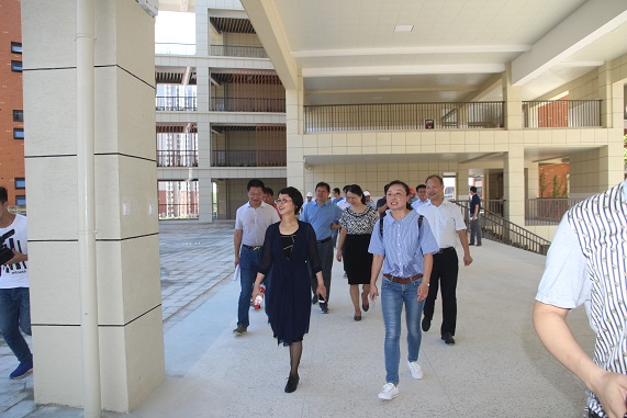 区委书记徐静平一行调研合肥市尚水湖畔小学开学工作