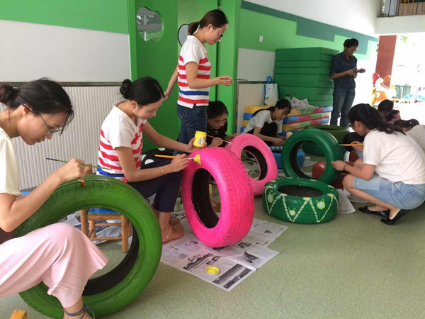 首页 新闻中心 校园快讯 幼儿园新闻 这些创意轮胎凝聚了全体