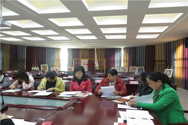 五一:开展高举旗帜 维护核心专题研讨暨 支部