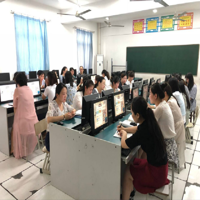 海棠花园小学召开安全教育平台操作培训会