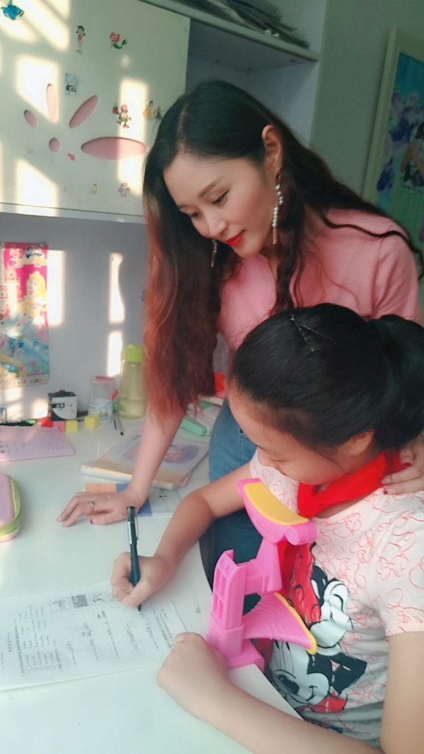 家校心连心 教育手牵手