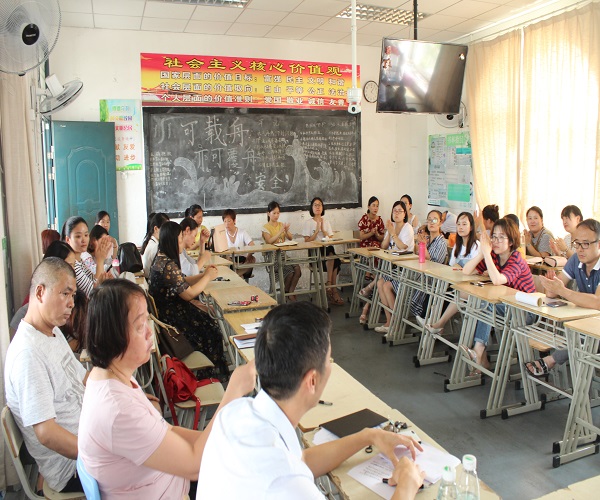 跃进小学开展校级领导民主测评及校长办学满意