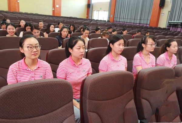 市委幼教集团四里河畔园:重师德 与爱同行