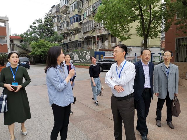 孔德俊处长一行详细查阅了资料,并询问学校培训准备情况,应急方法,主